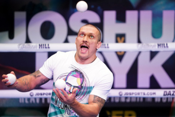 Usyk Holds Open Training Session Ahead Of Joshua Fight