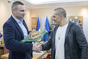 Klitschko Presents Usyk With Wbc Belt