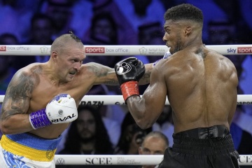 Usyk Defeats Joshua For Second Time Retains World Heavyweight Titles 