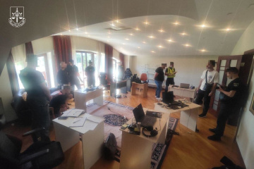 Ukraine Czechia Nab Phone Scam Gang In Joint Probe