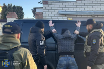 Kherson Law Enforcers Detain Russian Torture Chamber Guard