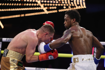 Berinchyk Loses Wbo World Title After Knockout Defeat To Davis