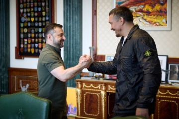 Zelensky Meets Usyk To Discuss Strengthening Ukraine A S Position On International Stage
