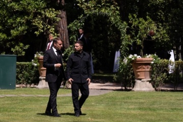 Zelensky Arrives In Paris For Talks With Macron