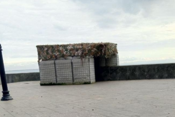 Partisans Russians Set Up Firing Positions On Embankment In Yevpatoria